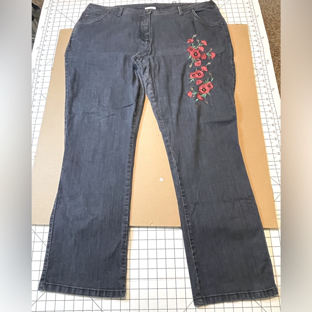 Canda C & A Women Jeans: Black Light Wash Stretch w/Red Embroidered Rose Flowers